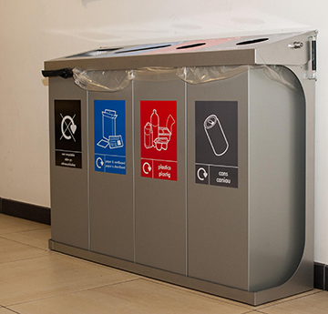 A quad recycling bin at the University